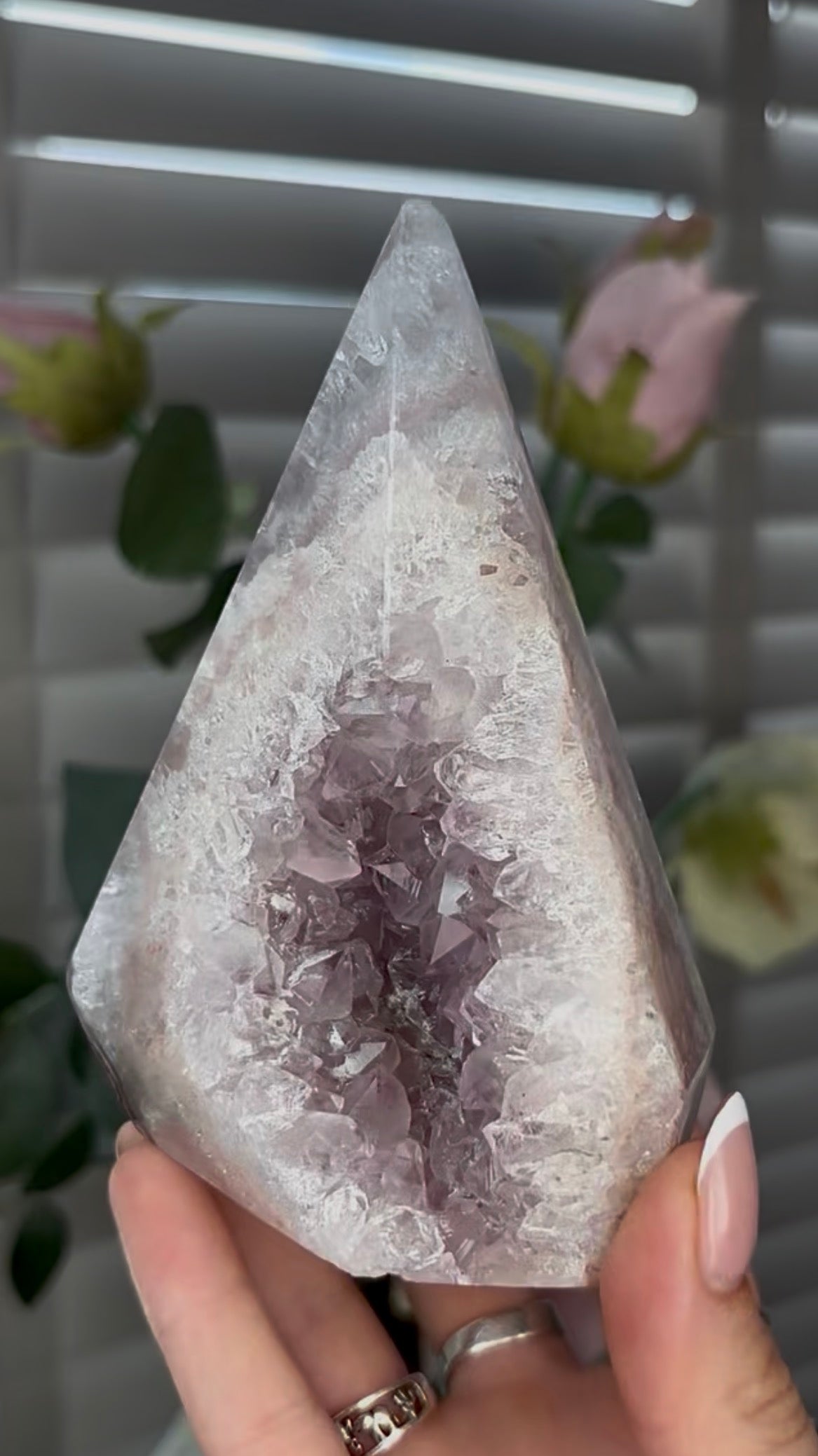 Beautiful, high grade, agate, self-standing, diamond with ligh pink druzy 12.6cm high