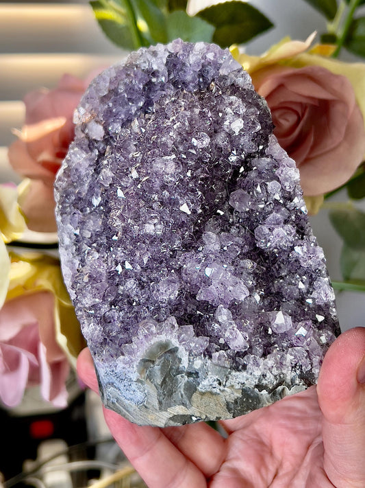 amethyst cutbase freeform - 890g 10cm(h) 8cm(w)