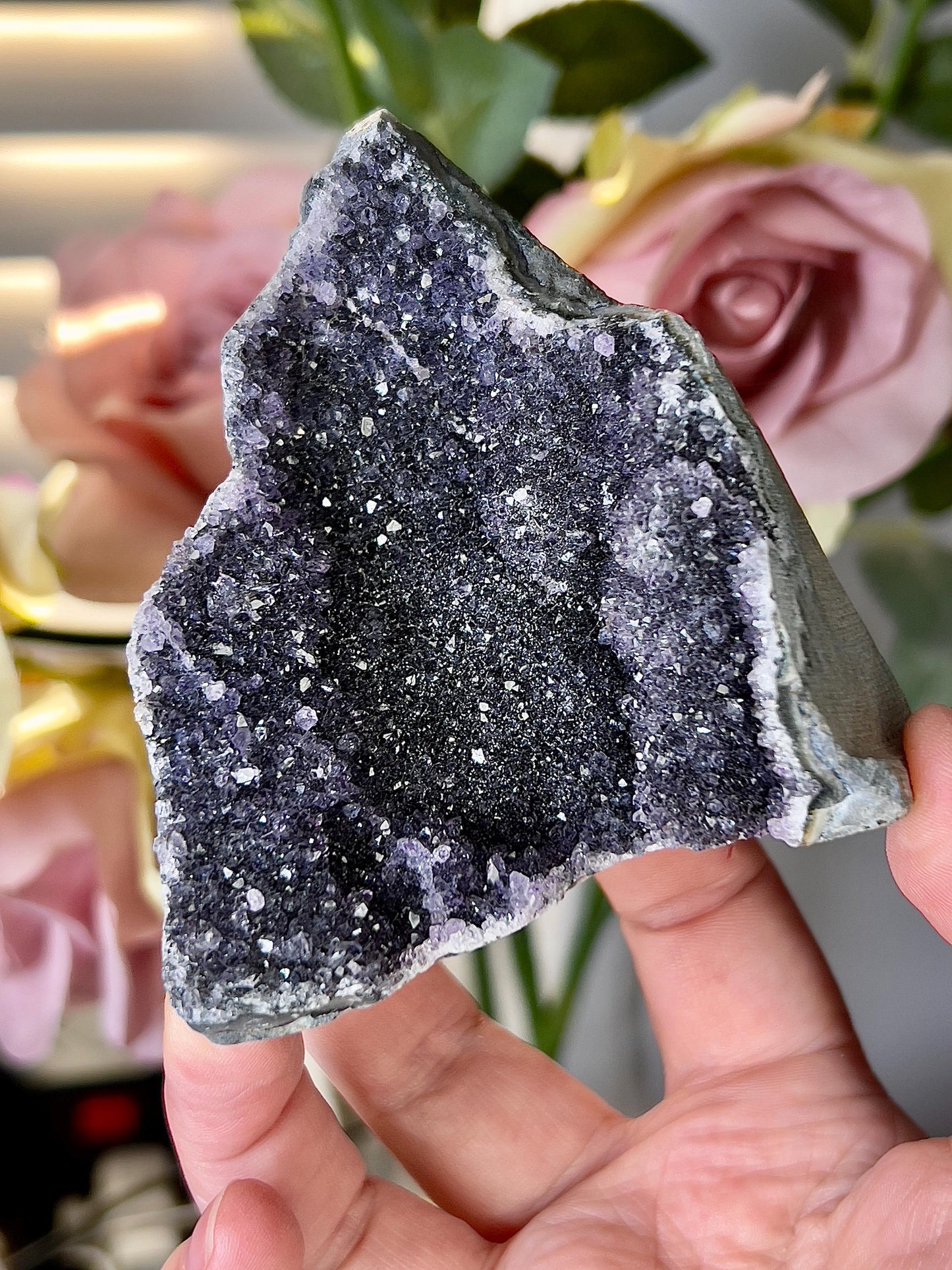 amethyst cutbase black tone freeform - 225g 8cm(h) 7cm(w)
