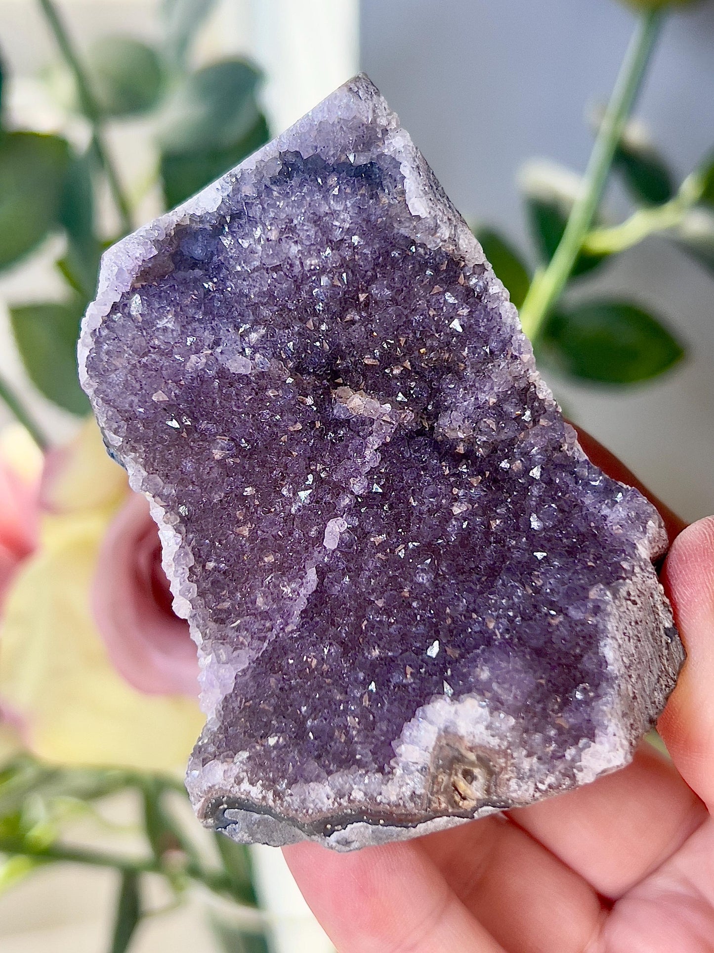 amethyst cutbase freeform - 175g 7cm(h) 6cm(w)