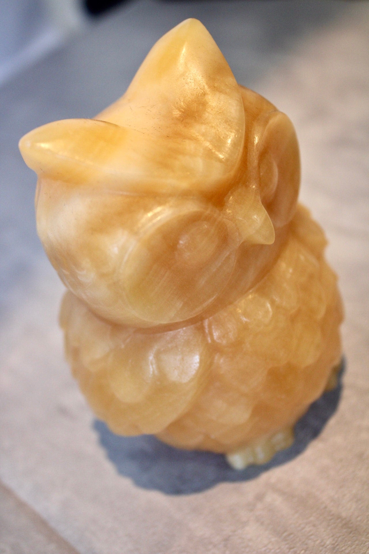 Large, orange calcite, owl carving 10cm(h) 8cm(w)