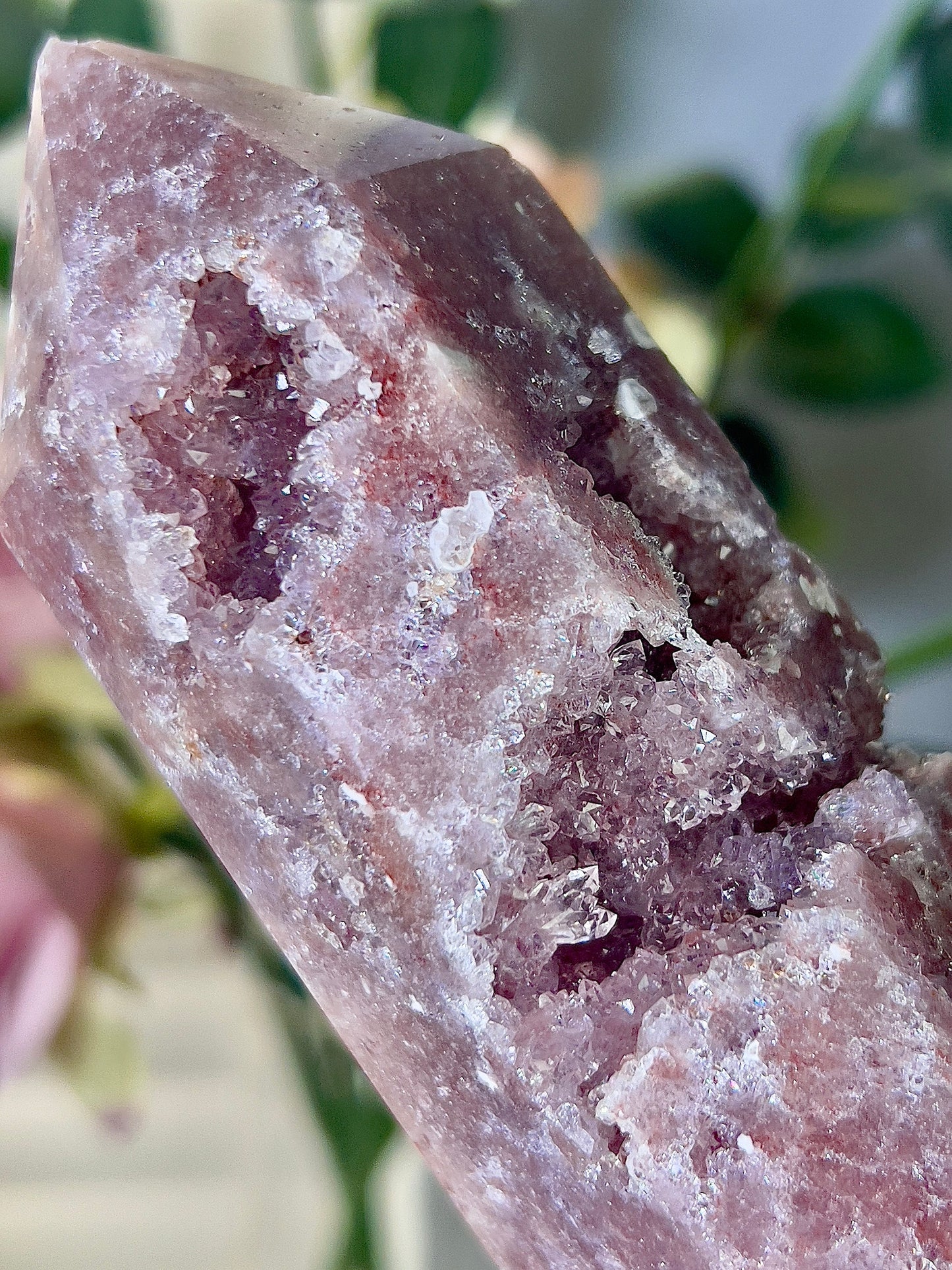 High grade, berry red pink amethyst tower 0.410g 13cm