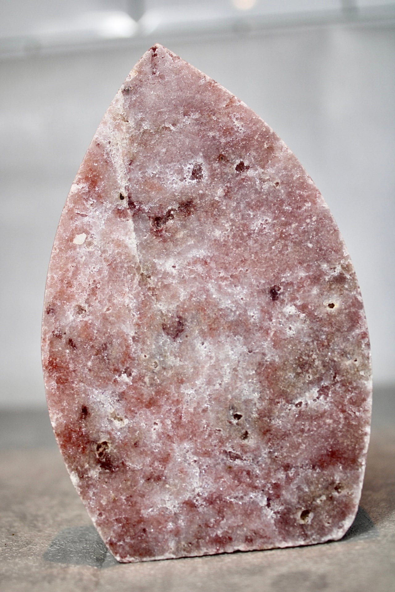 Red and pink toned, pink amethyst flame from brazil 430g 12cm (H) 8cm (W)