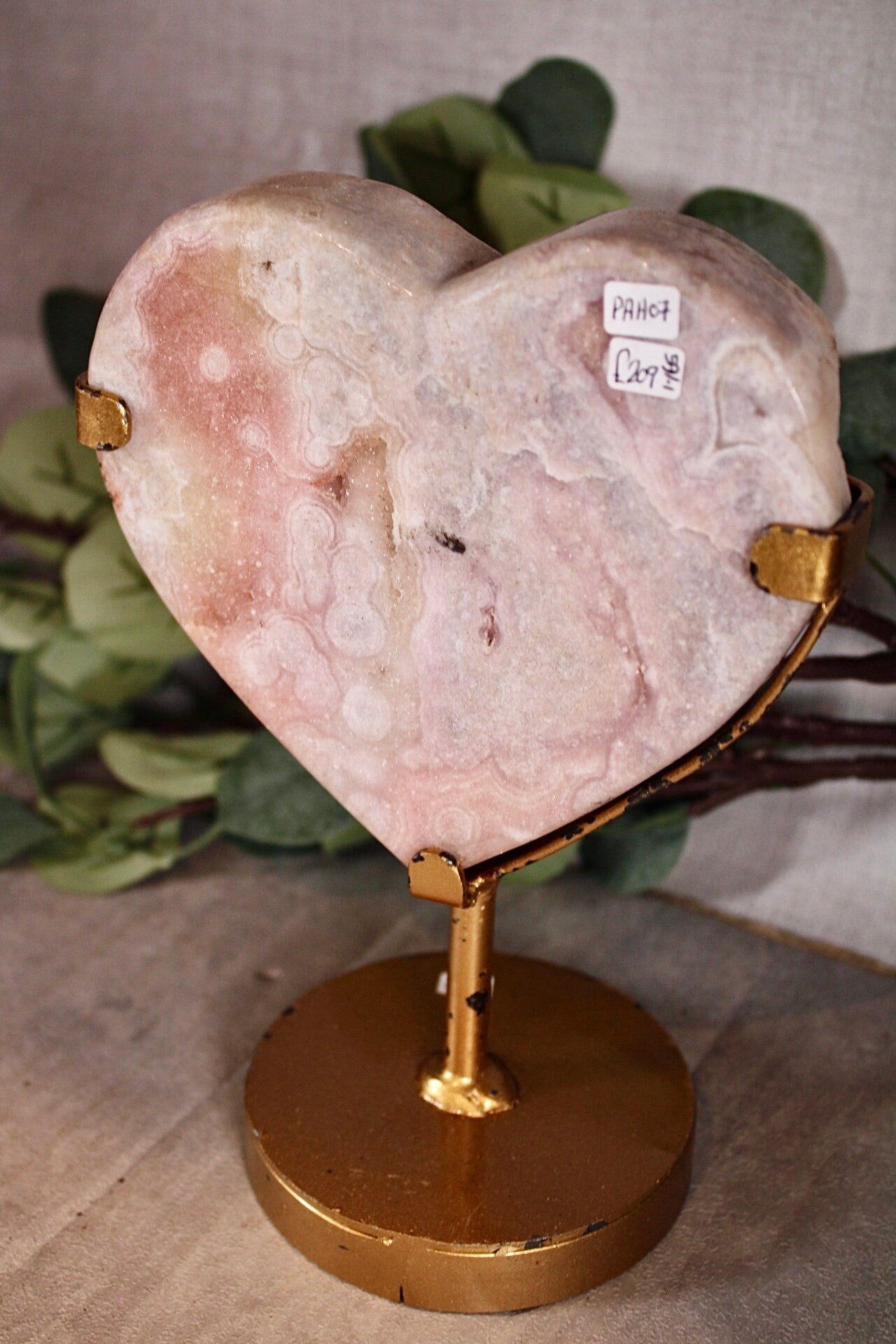 Peachy, pink amethyst heart on stand 1.165kg - paint is scratched off stand (can easily be repainted)