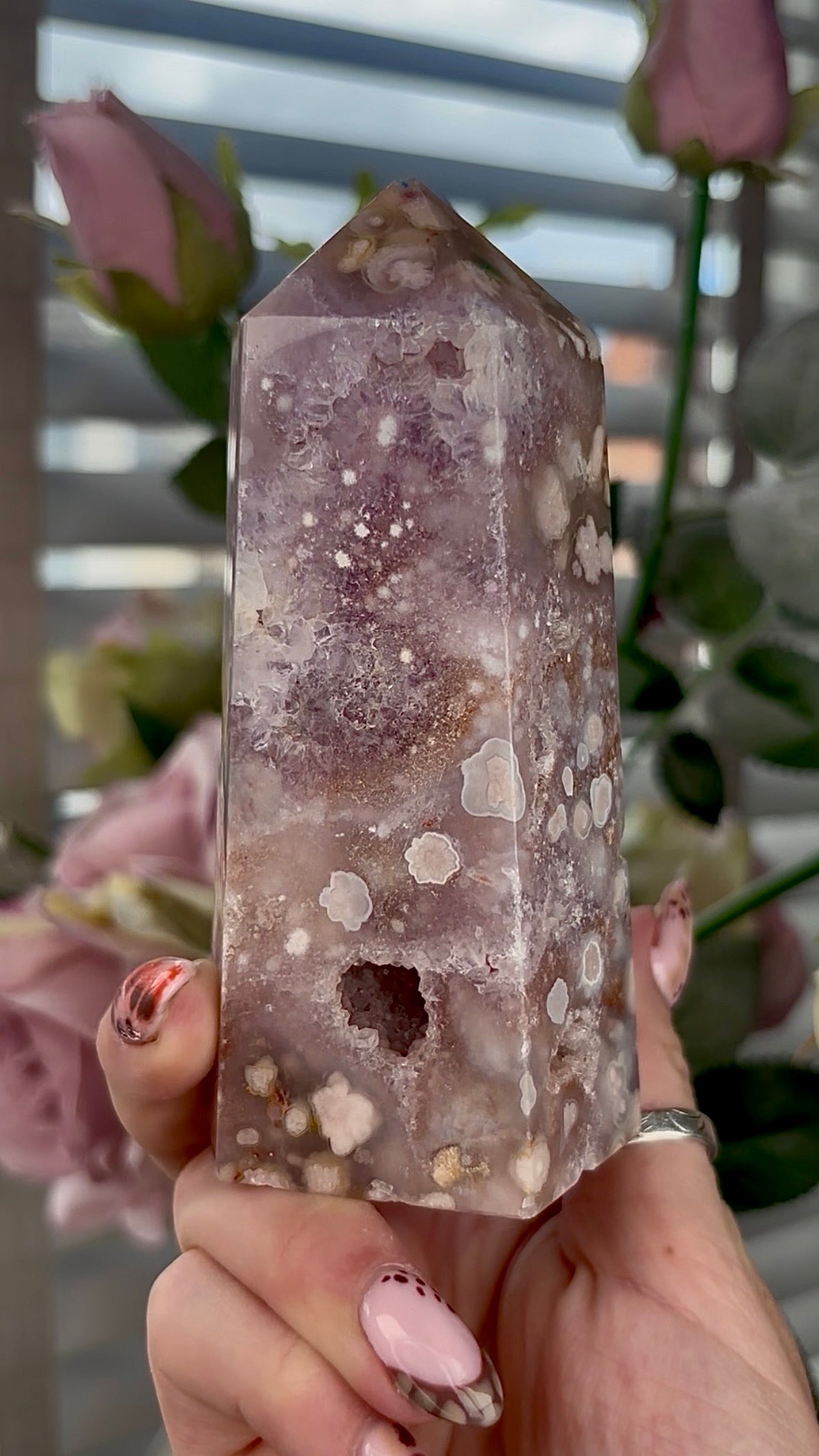 High grade, Amethyst Flower agate tower with quartz