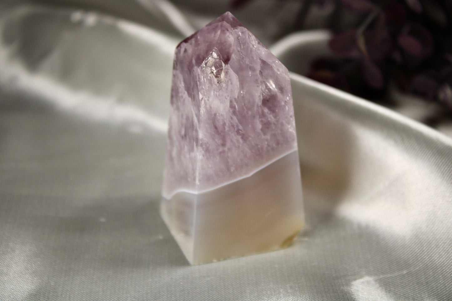 Natural banded agate with amethyst 123g 7cm