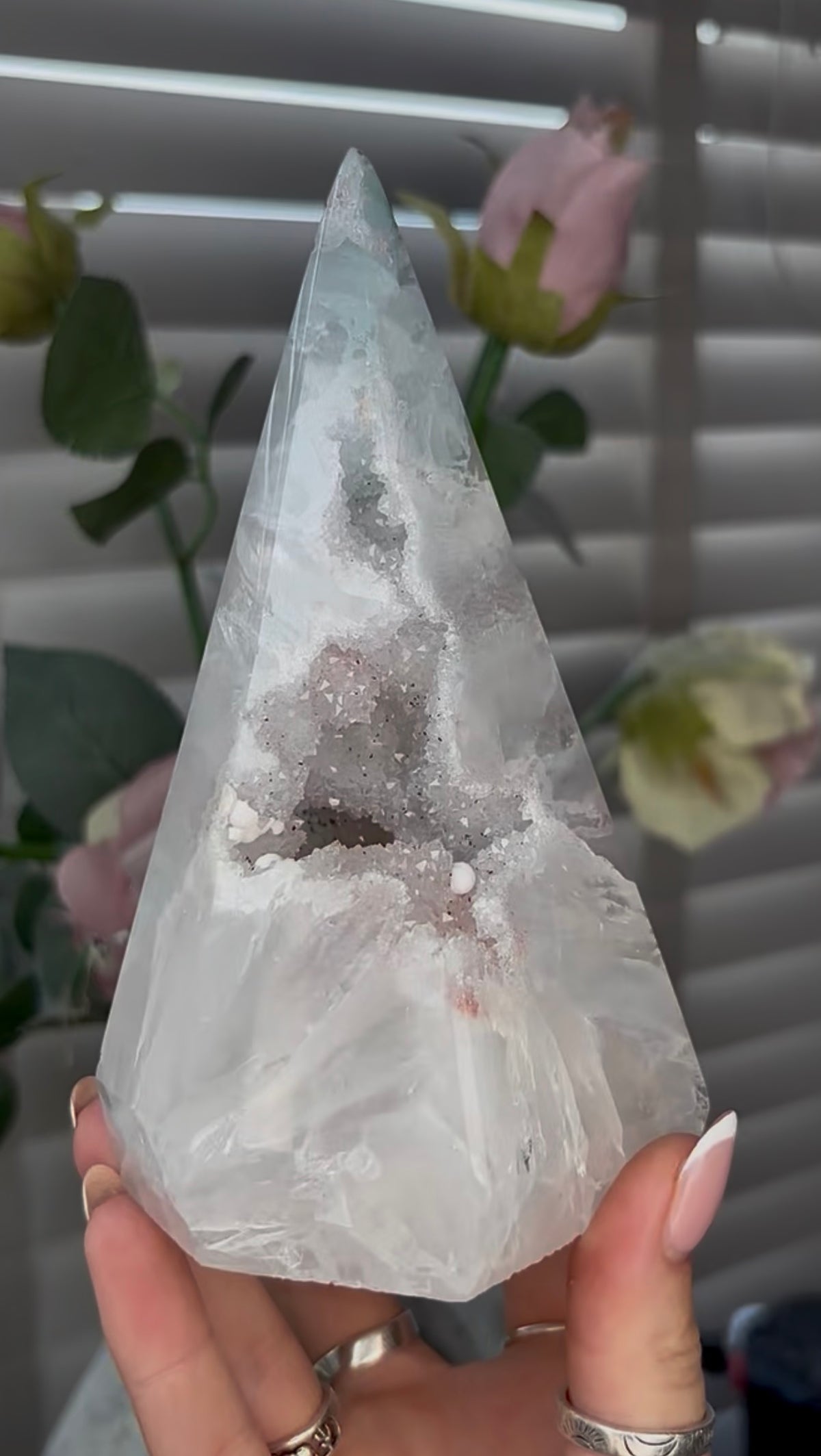 Beautiful, high grade, agate, self-standing, diamond with gorgeous, sugar druzy 15cm high