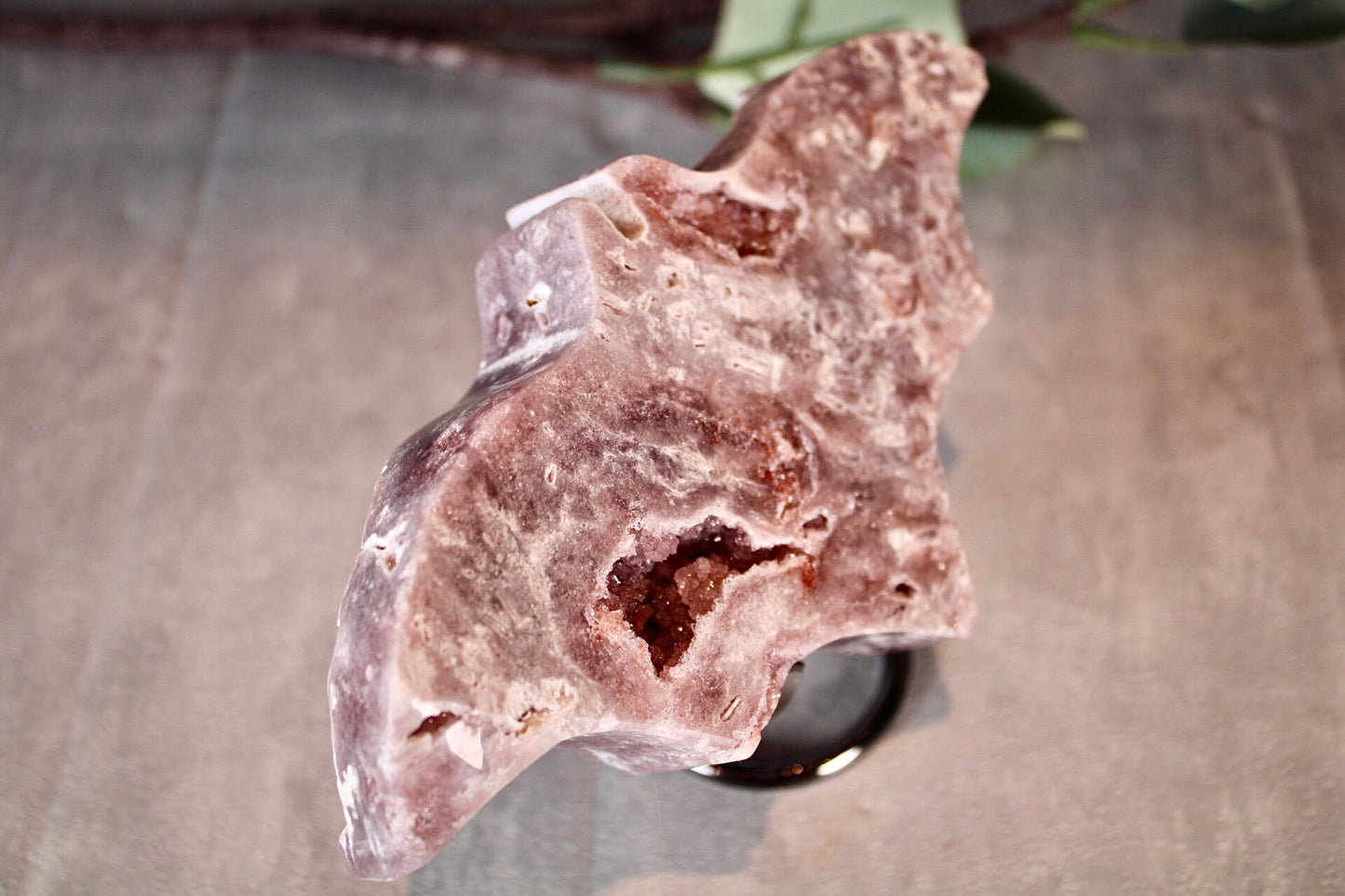 High quality, Freestanding, Red, pink amethyst, bat carving 420g 16cm(W) 9cm(H)