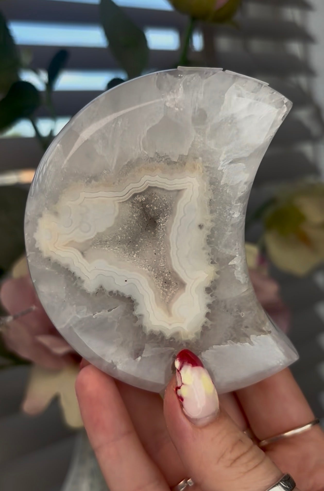 Beautiful, high quality, agate moon with druzy - stand included