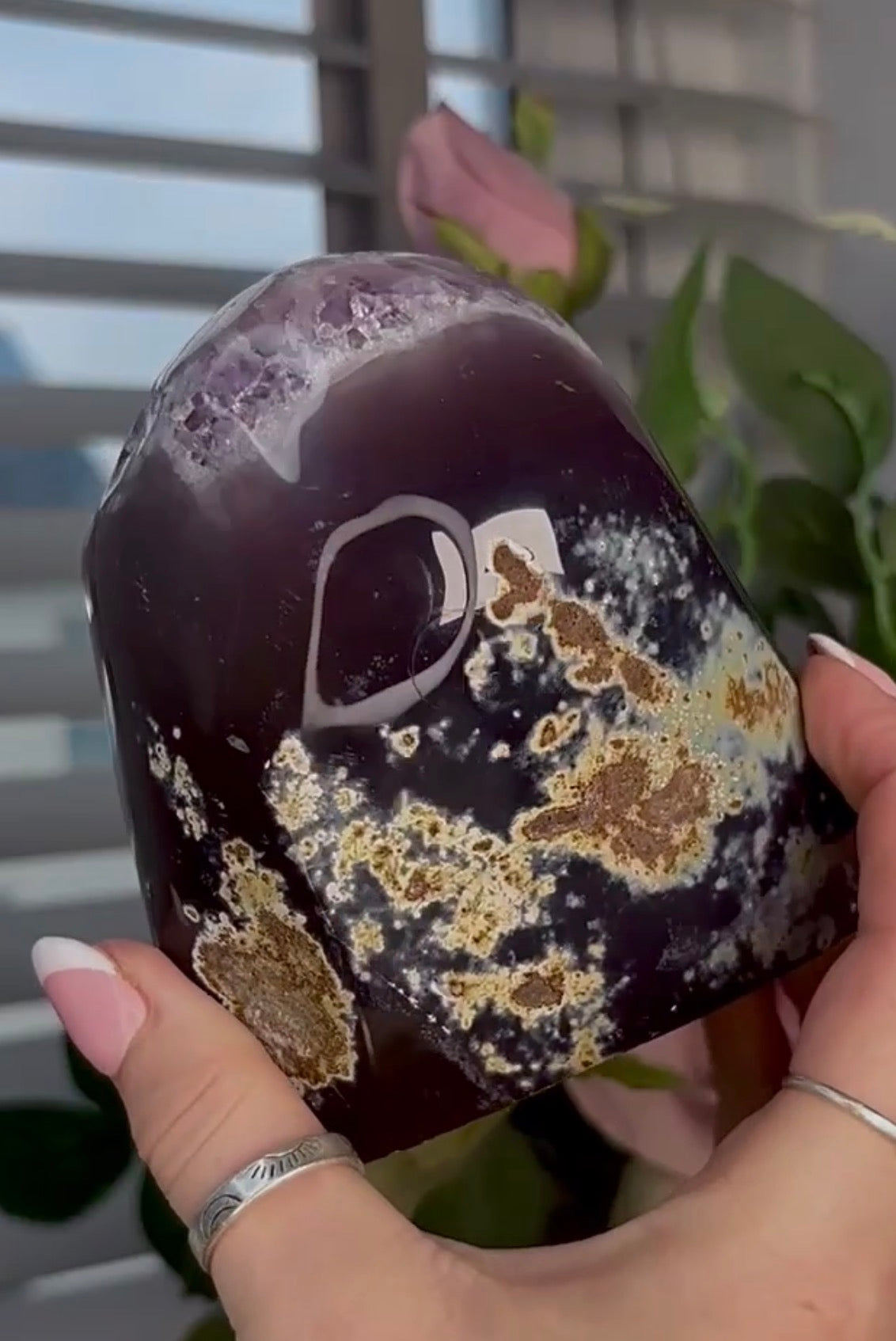 High quality, pink/lilac toned, rainbow amethyst on purple agate, cutbase