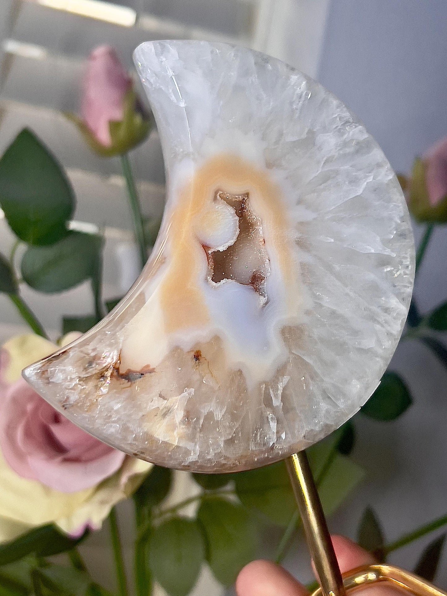 Beautiful, agate moon on stand 465g 17cm(h) 12cm(w)