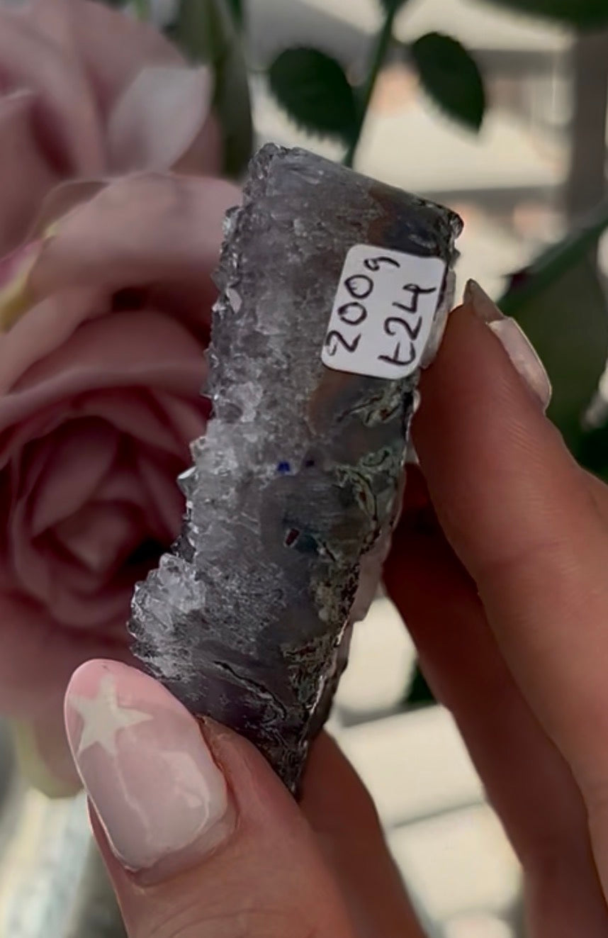 Uruguay, amethyst heart - comes with stand in purple tones