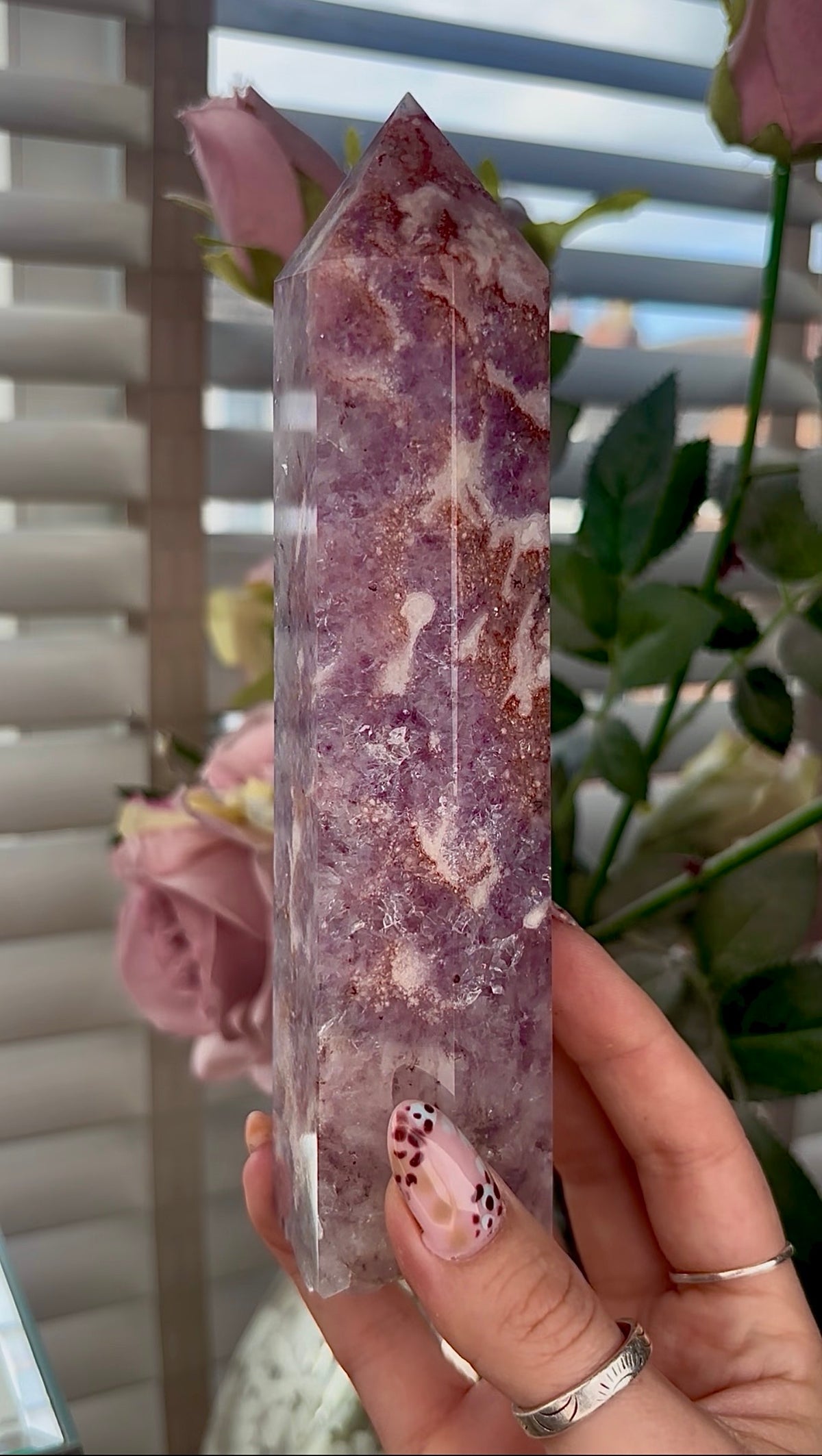 High grade, Pink amethyst Flower agate tower with high clarity quartz