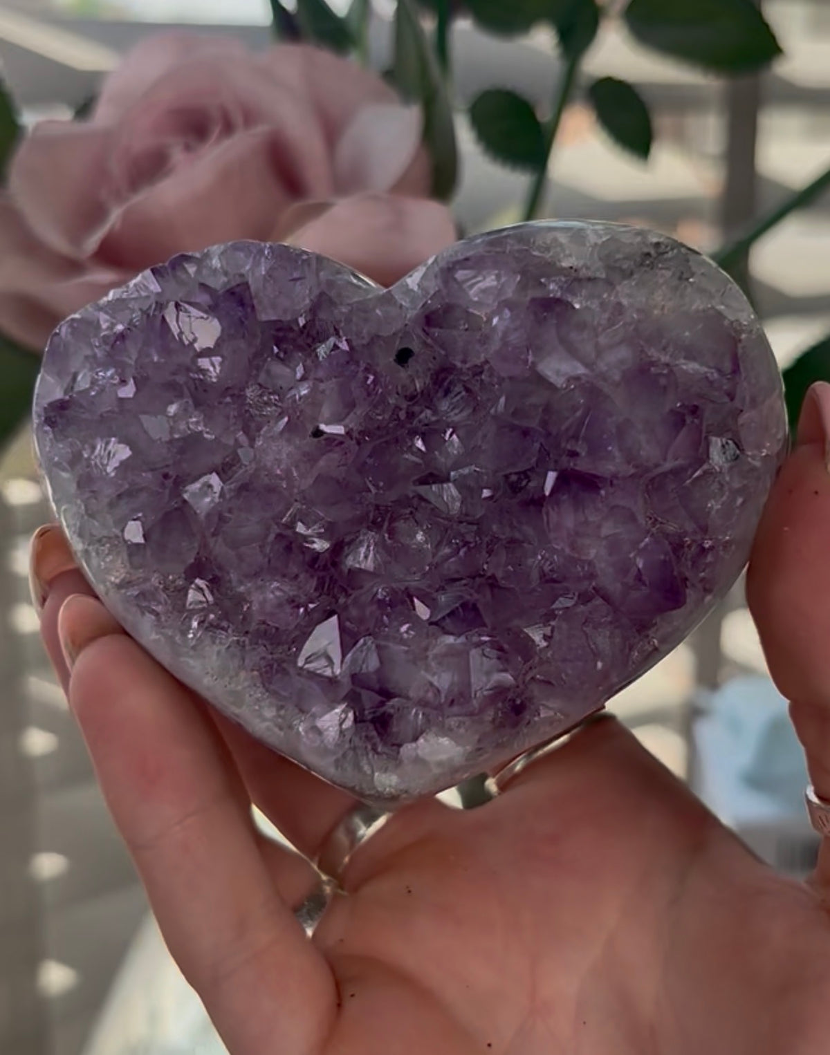 Uruguay, amethyst heart - comes with stand in purple tones