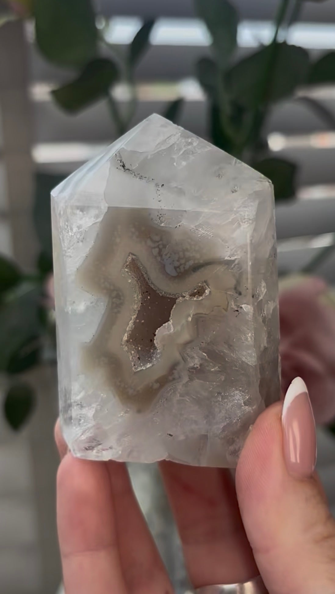 Beautiful, agate tower with druzy