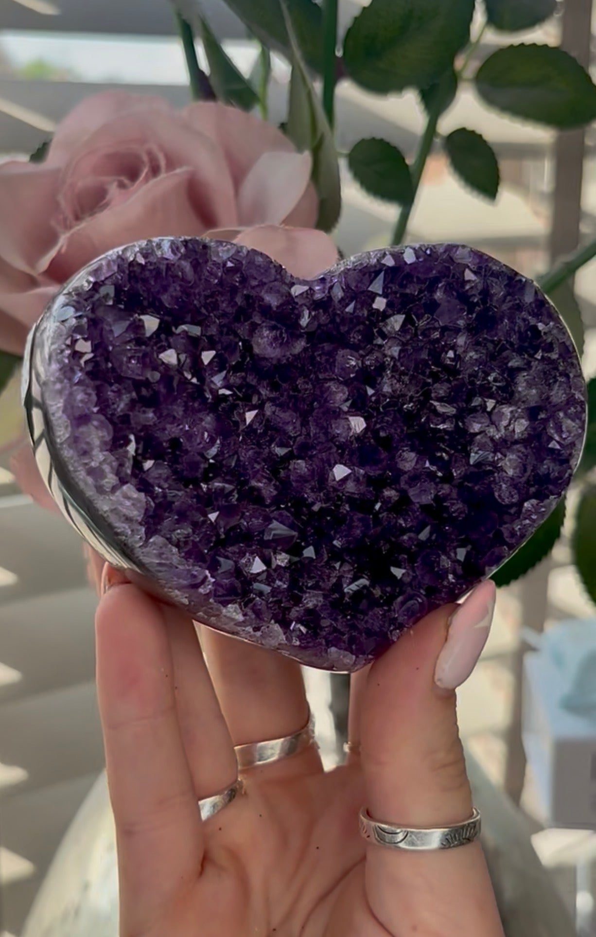 Uruguay, amethyst heart - comes with stand in purple tones