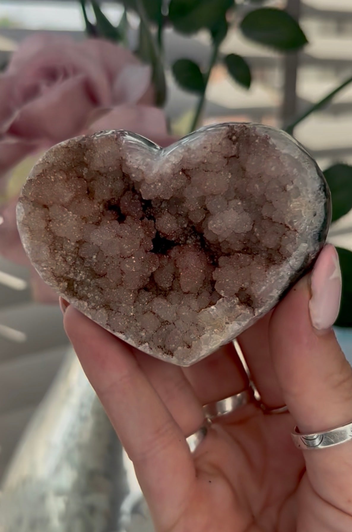 Uruguay, amethyst heart - comes with stand in pink tones