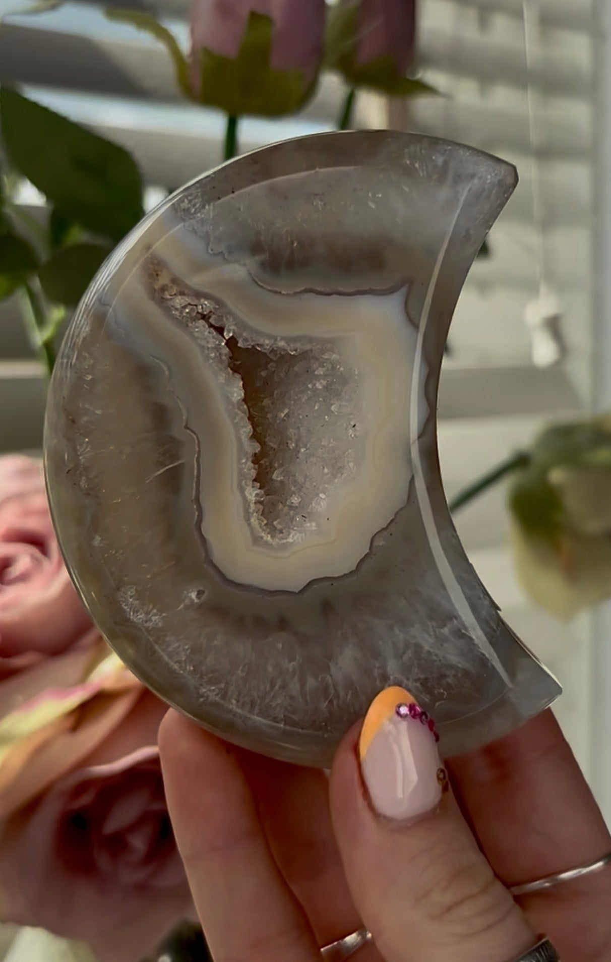 Beautiful, agate moon with druzy - stand included