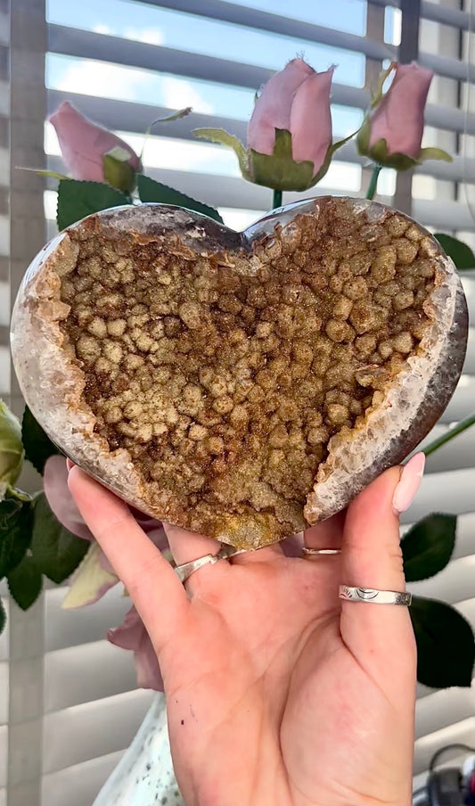 Uruguay, rainbow amethyst heart - comes with stand in mustard tones with sugar Druzy