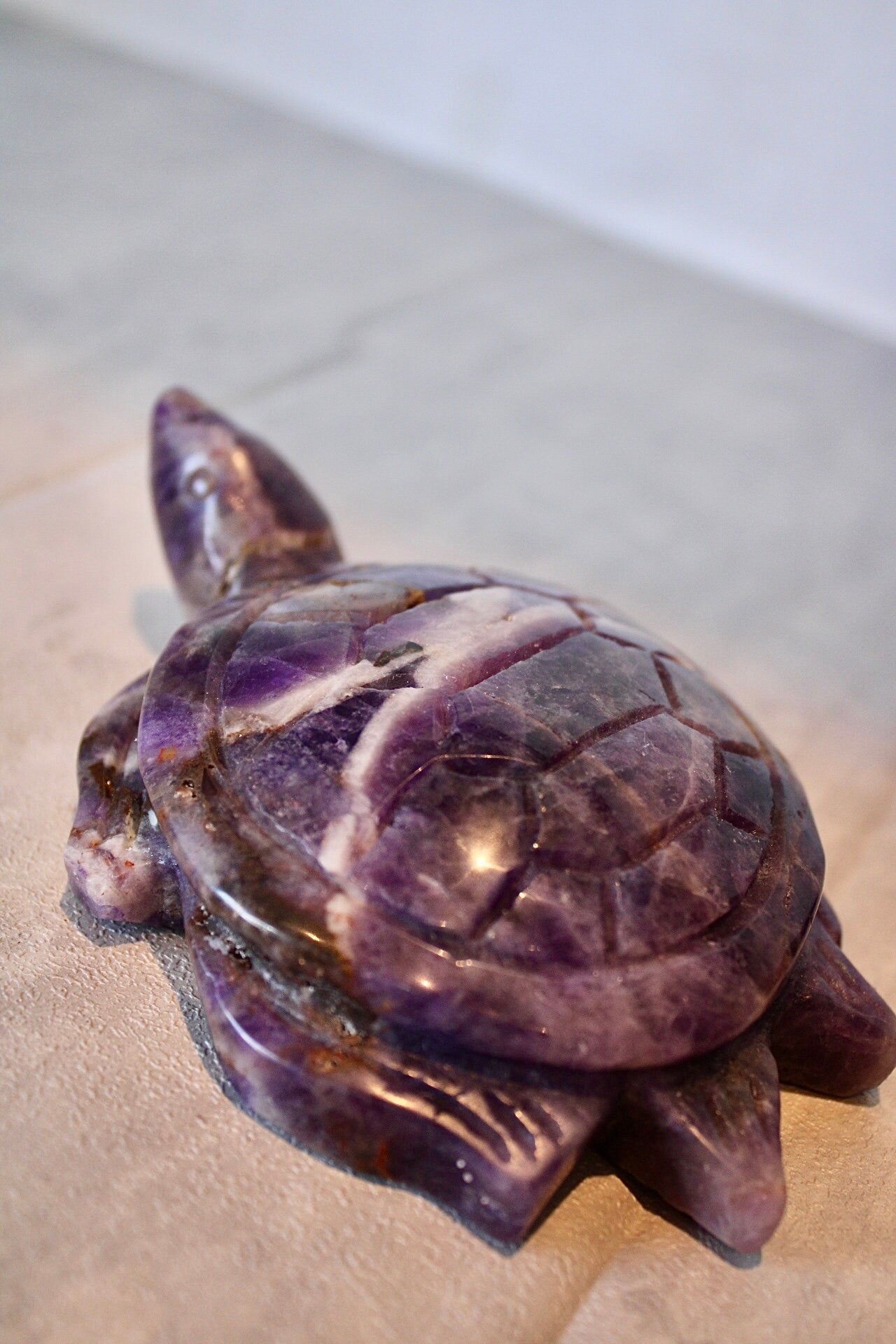 Large, Dream amethyst sea turtle carving 13CM (L) 10CM (L)