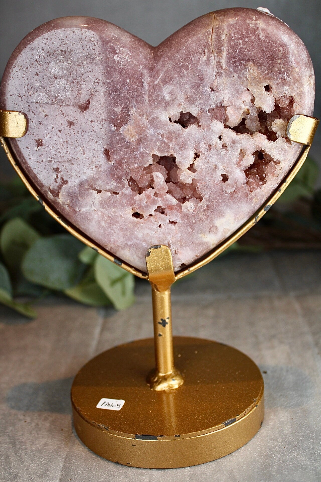 Berry red, pink amethyst, heart, on gold stand - 920g - paint is scratched off stand thats why the huge discount (can easily be repainted)