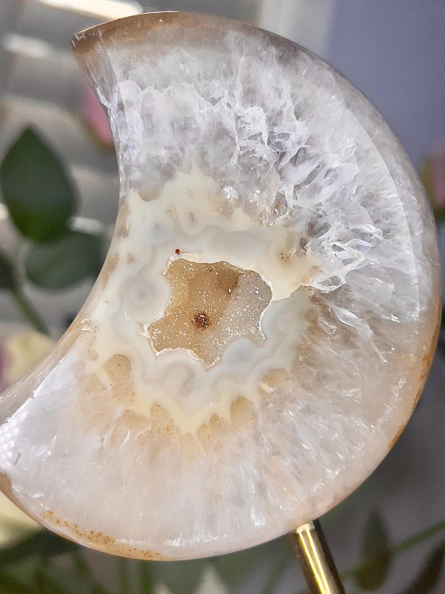 Beautiful, agate moon with lemon tone open druzy on stand 415g 16cm(h)