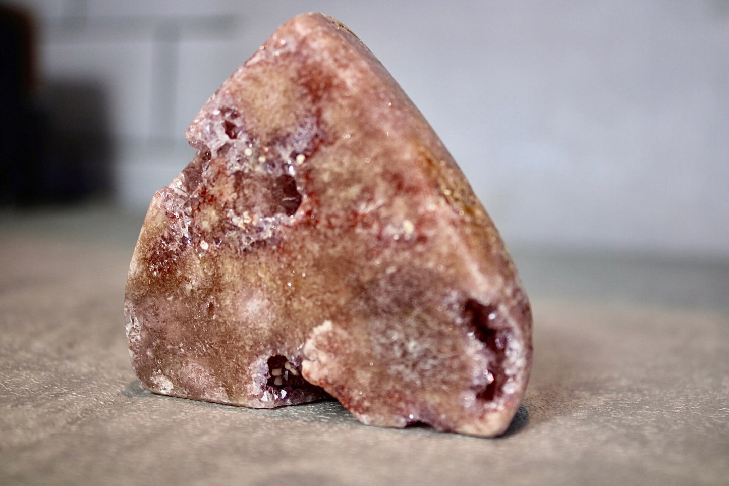 Small red tone, pink amethyst flame with purple quartz from brazil 145g 6cm (h) 6.5cm (w)