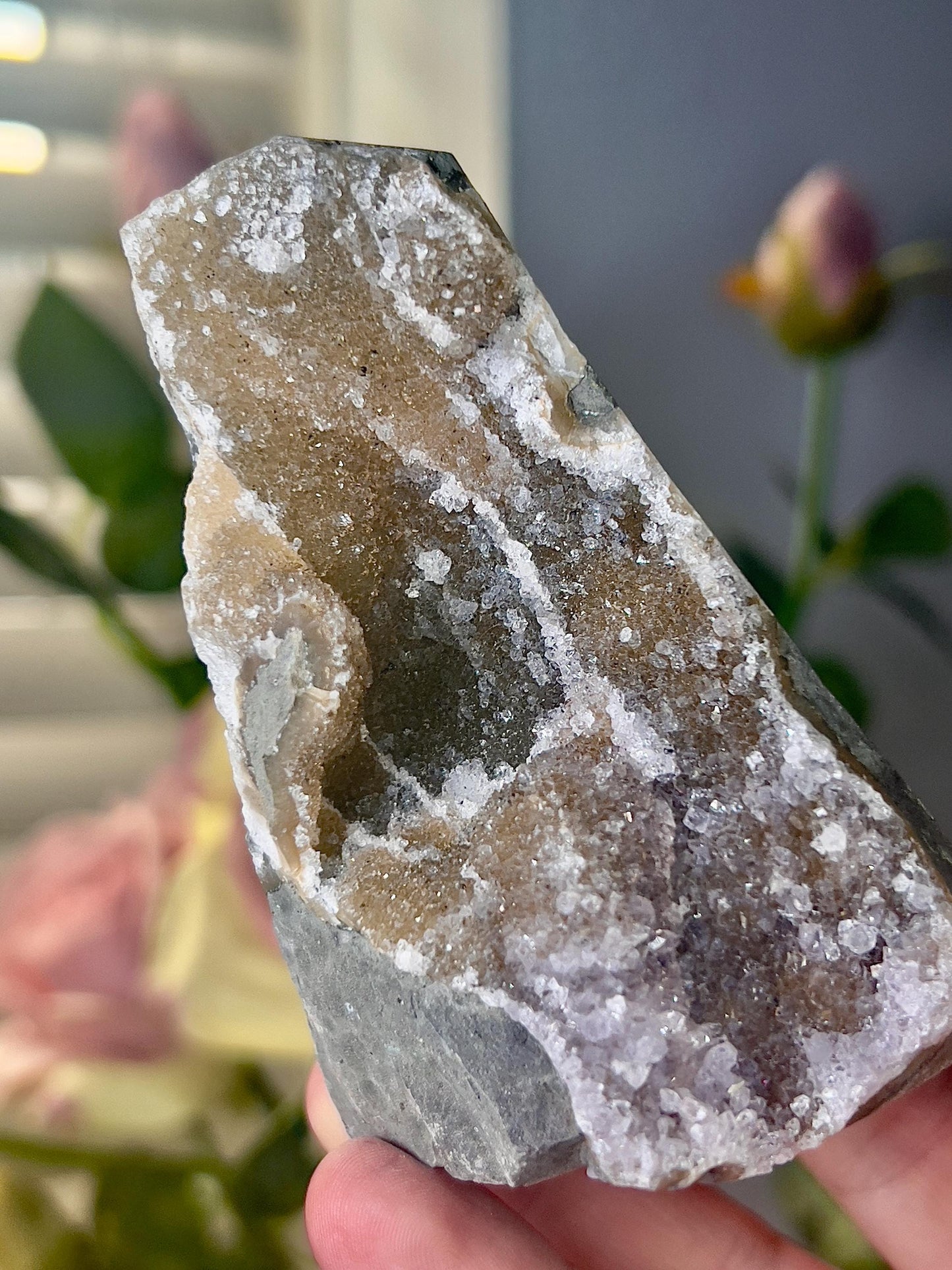 amethyst cutbase green toned freeform - 205g 9cm (H) 6.5cm (W)