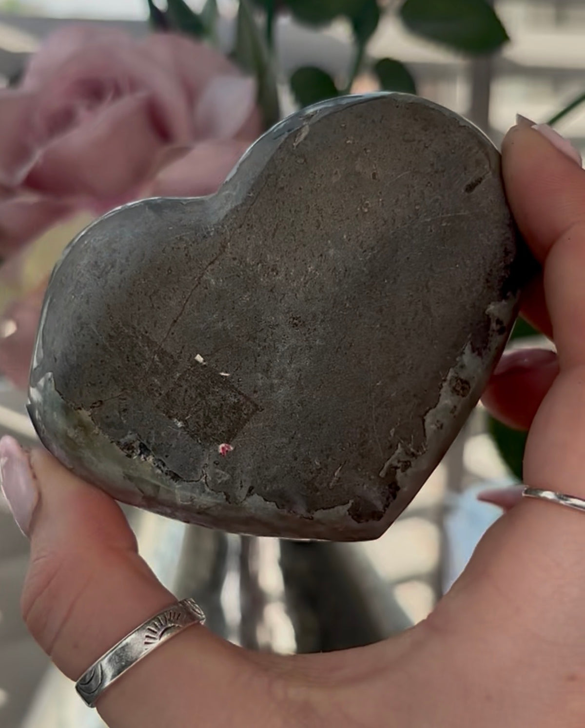 Uruguay, amethyst heart - comes with stand in purple tones