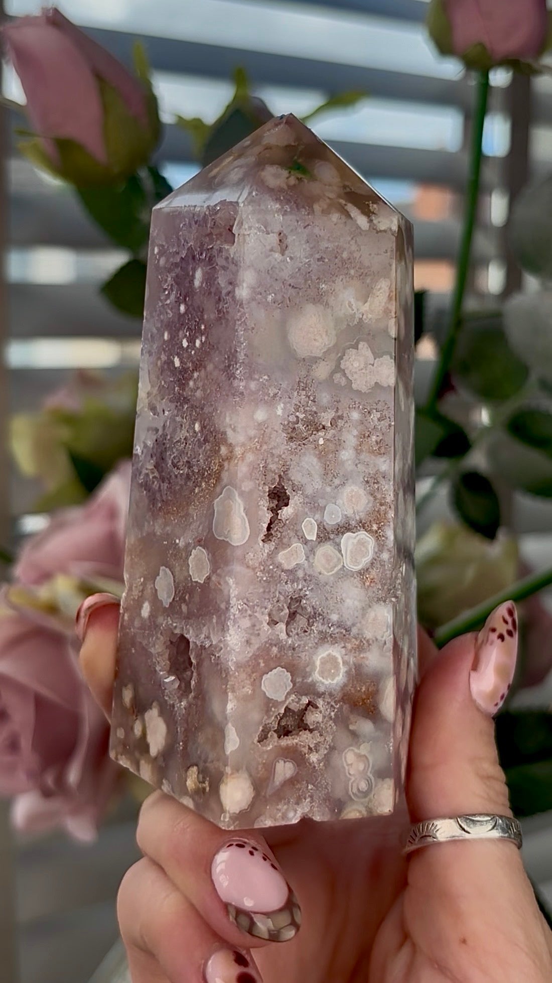 High grade, Amethyst Flower agate tower with quartz