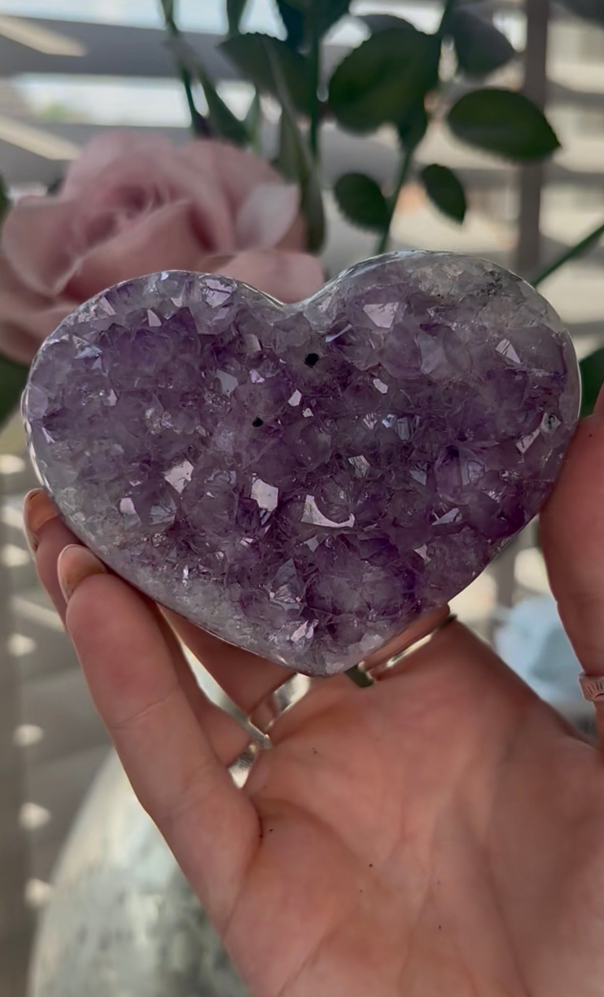 Uruguay, amethyst heart - comes with stand in purple tones