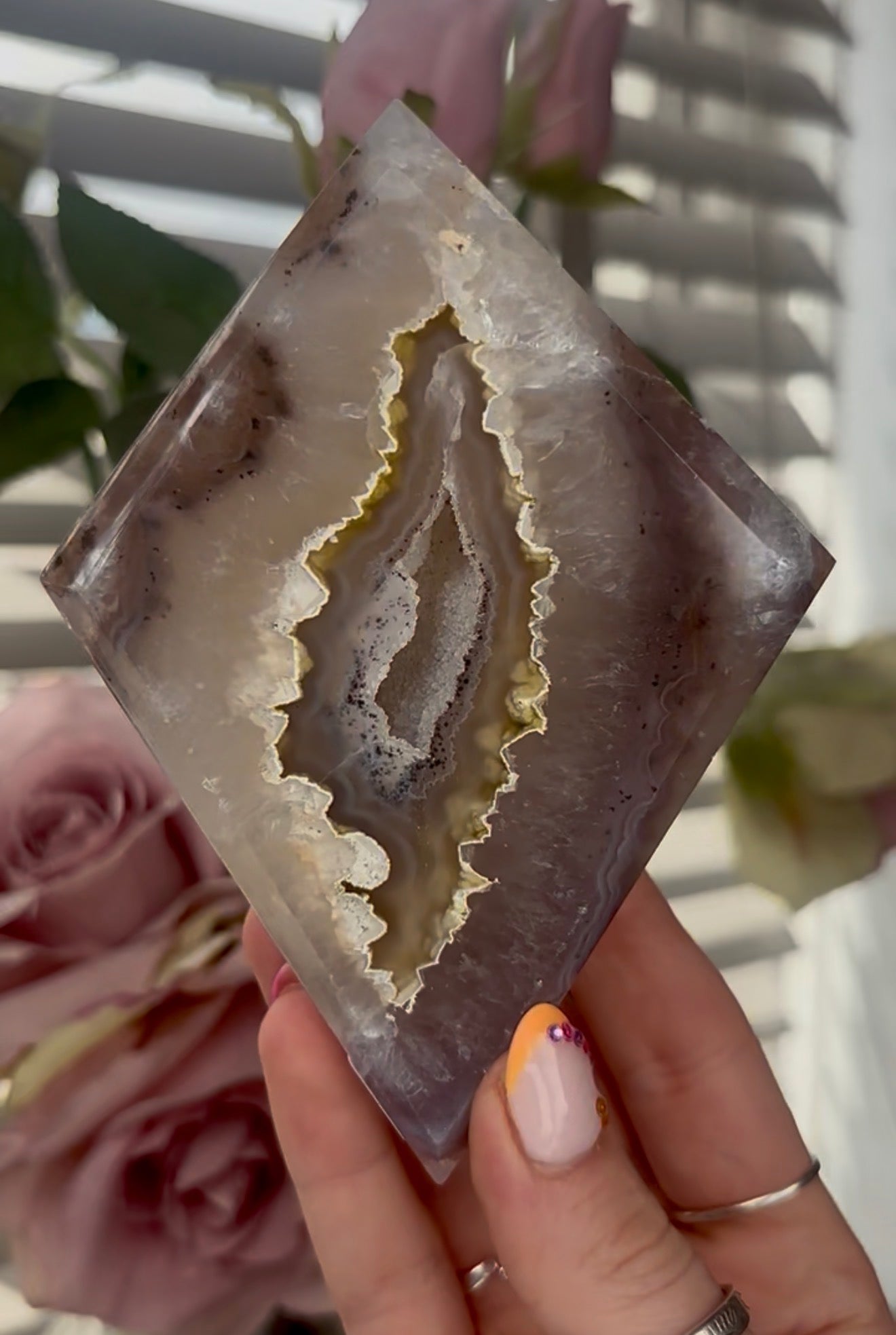 Beautiful, high quality, agate diamond  with druzy - stand included