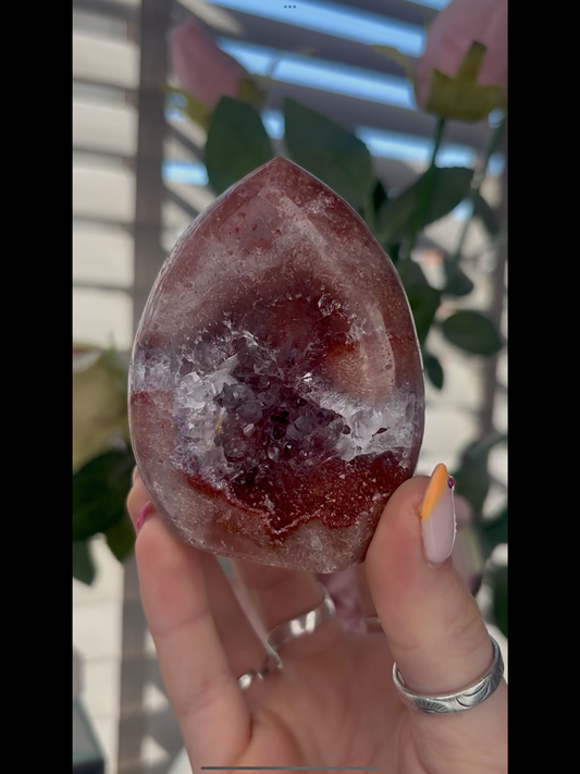 High grade, pink amethyst flame with in incredible quartz 255g (F10)