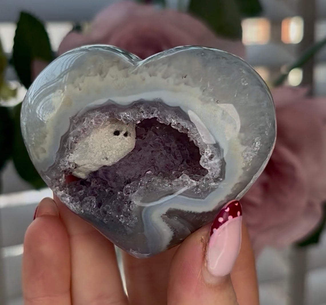Hq lilac, agate heart with amethyst druzy & calcite - comes with stand