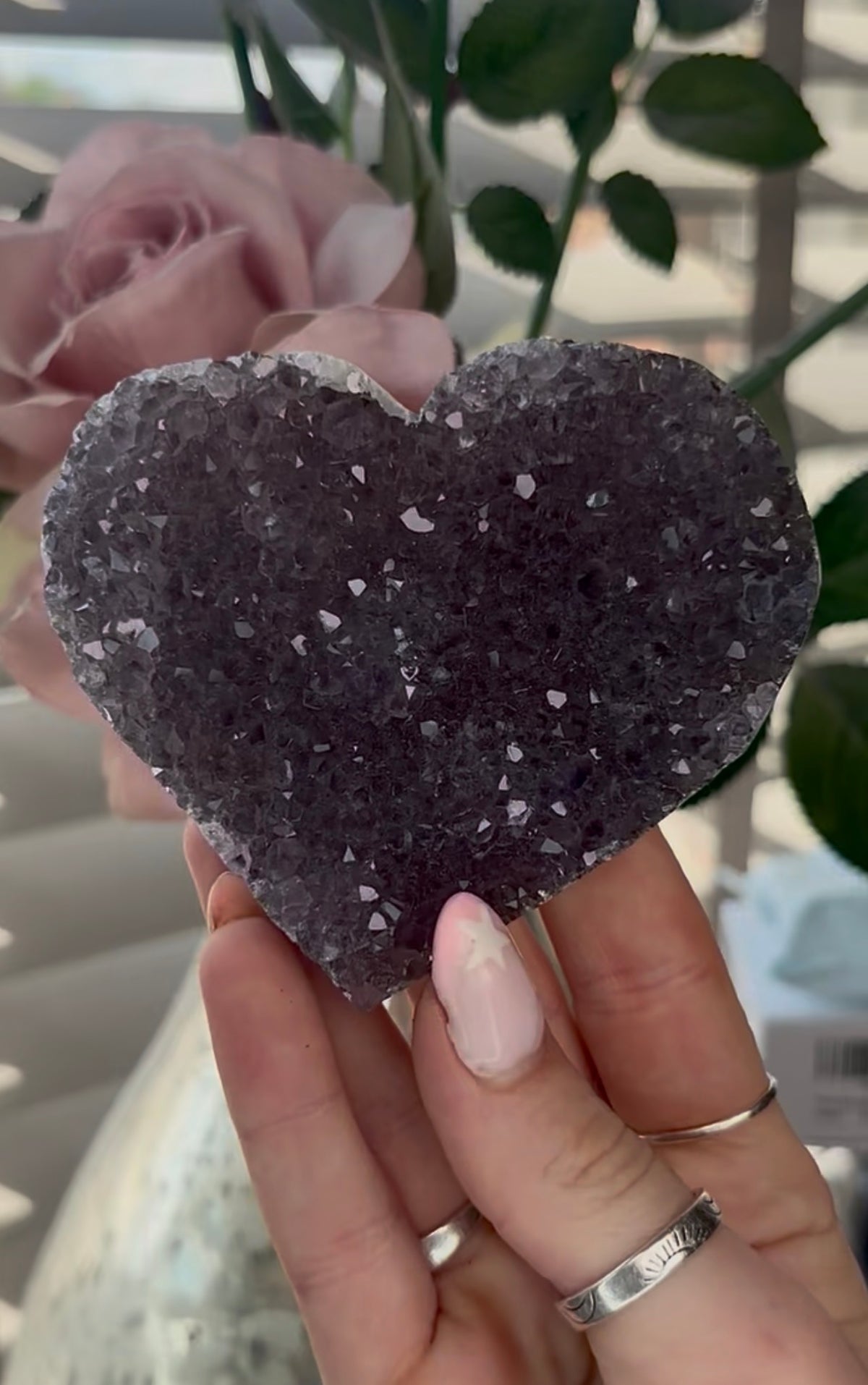 Uruguay, amethyst heart - comes with stand in purple tones