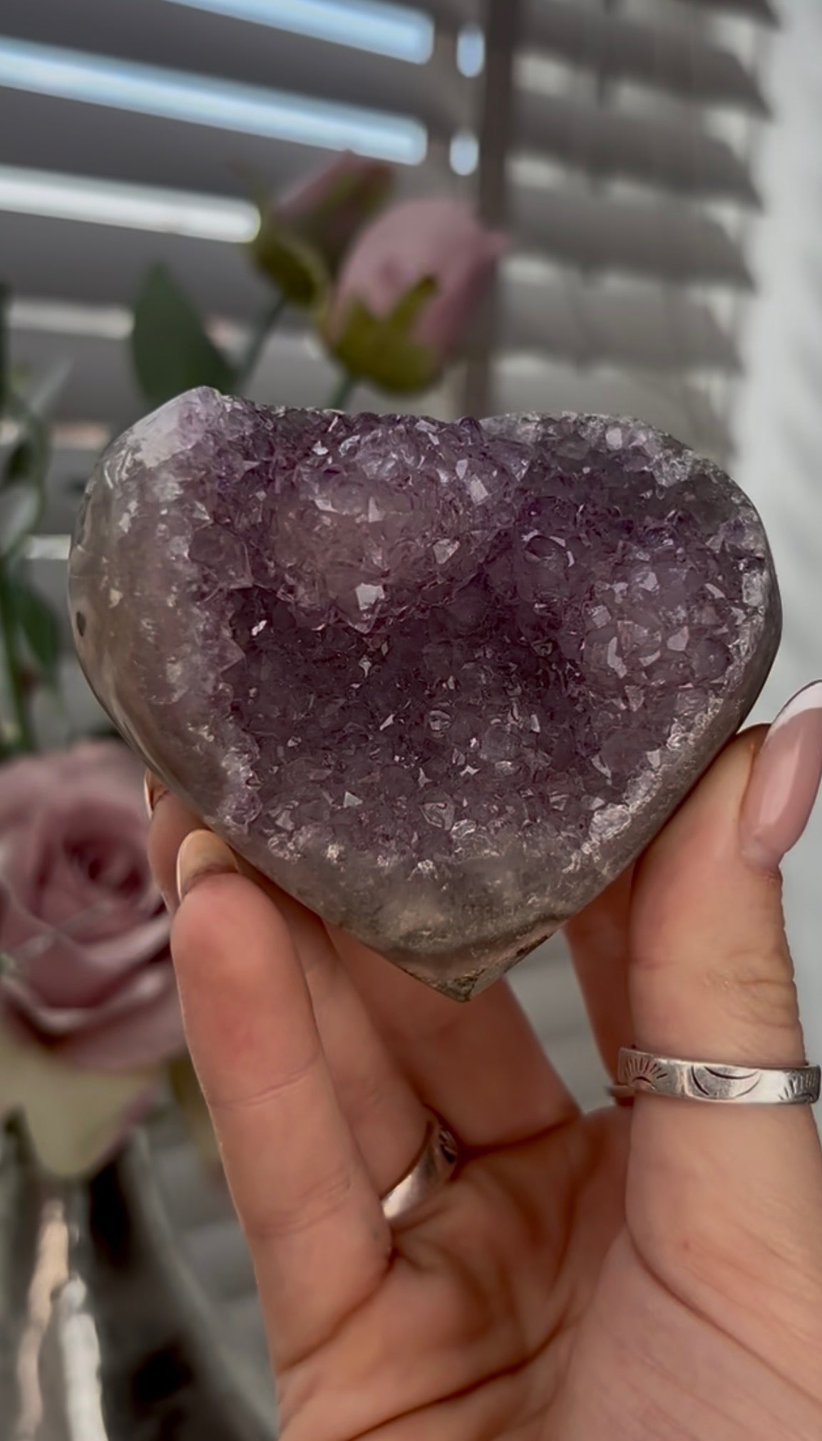 Uruguay, amethyst heart - comes with stand