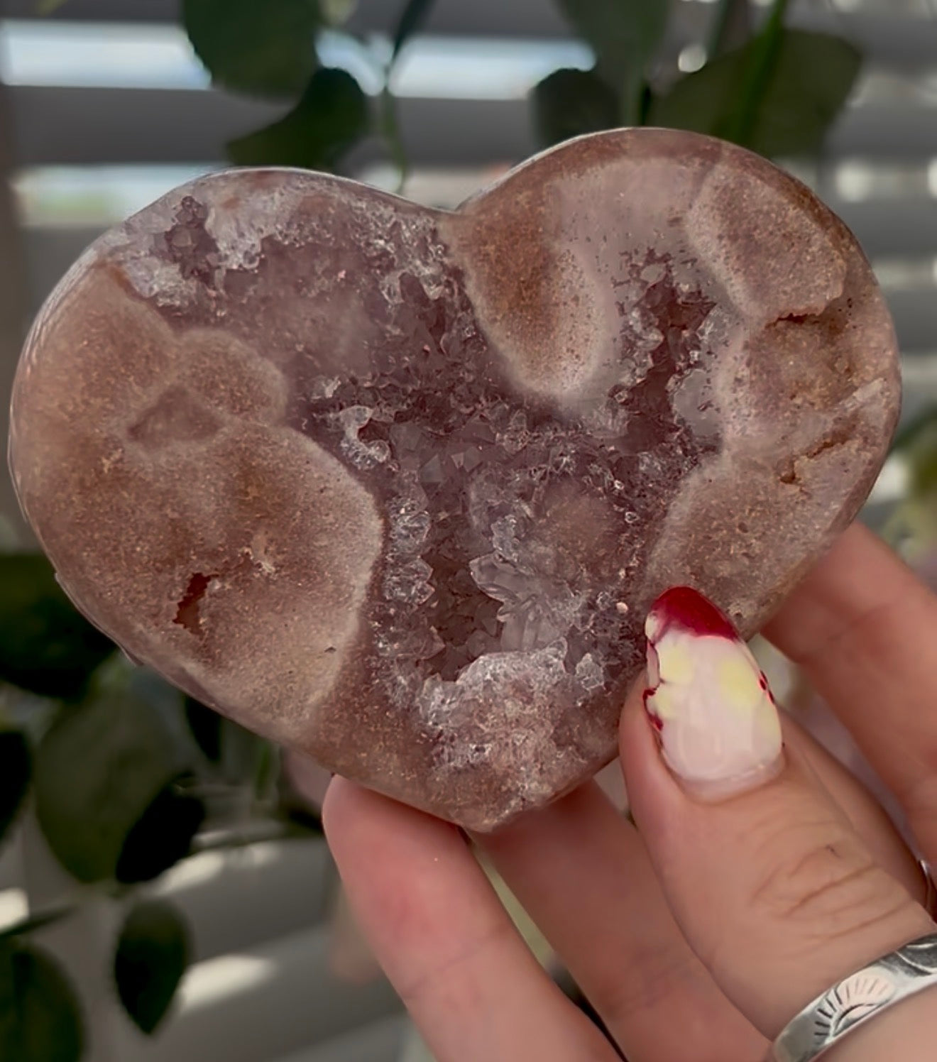 Hq pink amethyst heart - comes with stand (9cm)
