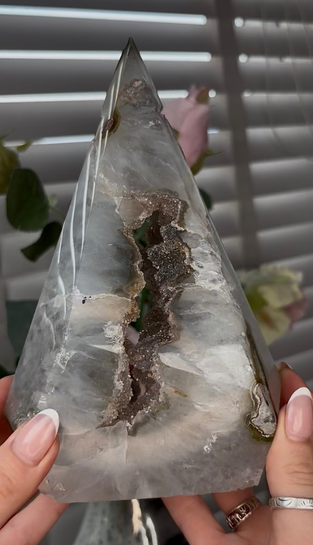 Beautiful, statement, high grade, agate, self-standing, diamond with gorgeous, green sugar druzy 20cm high