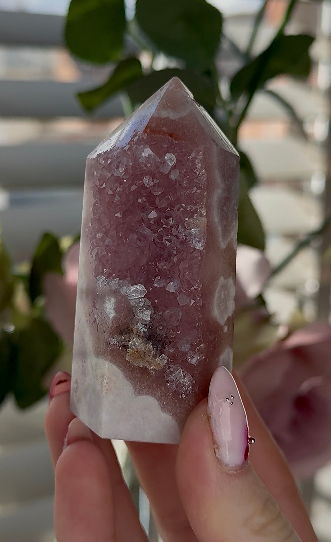 Hq Pink amethyst tower in lilac tones 8cm(h) 4cm(w)