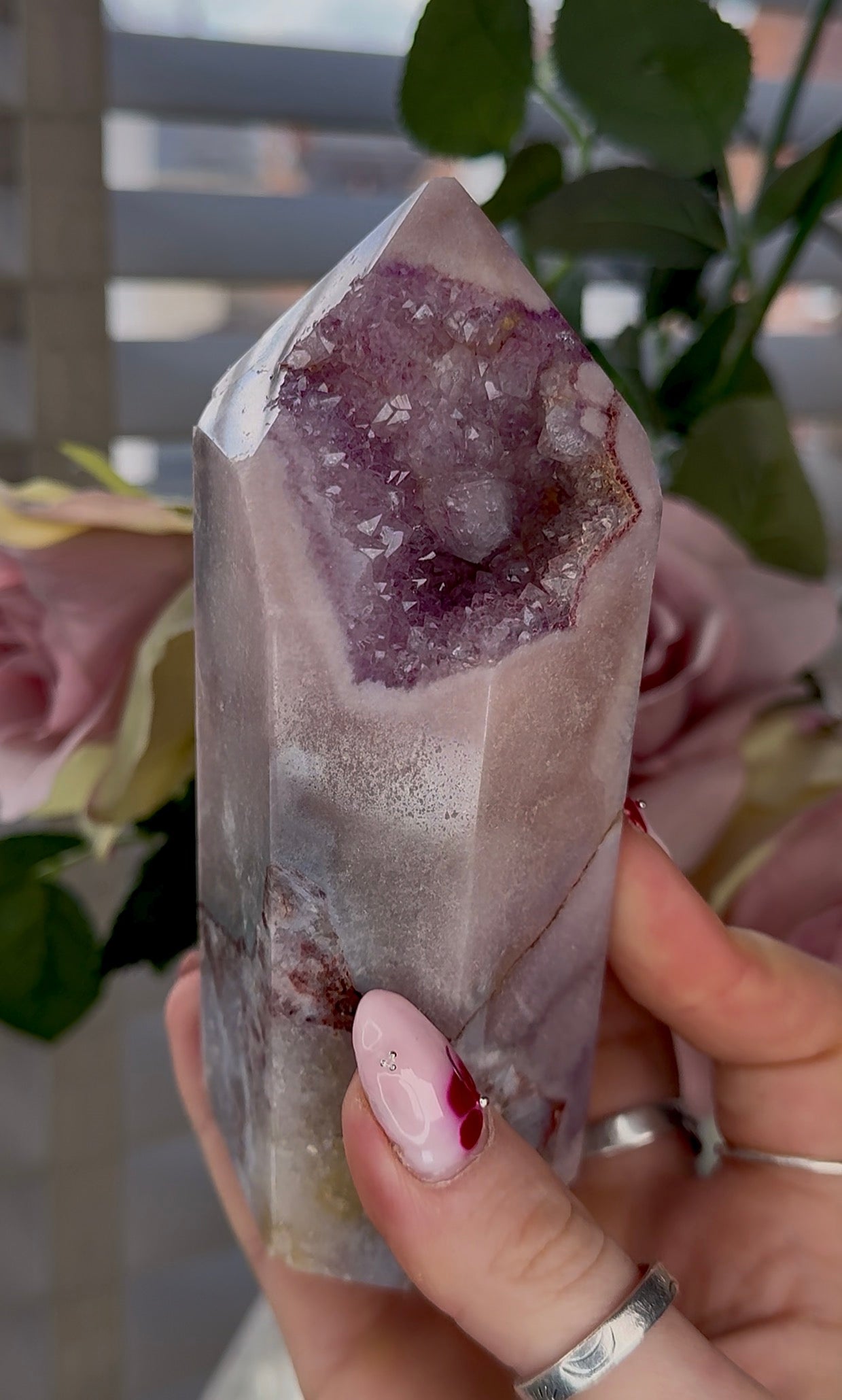Hq Pink amethyst tower in lilac tones 13cm(h) 6cm(w)