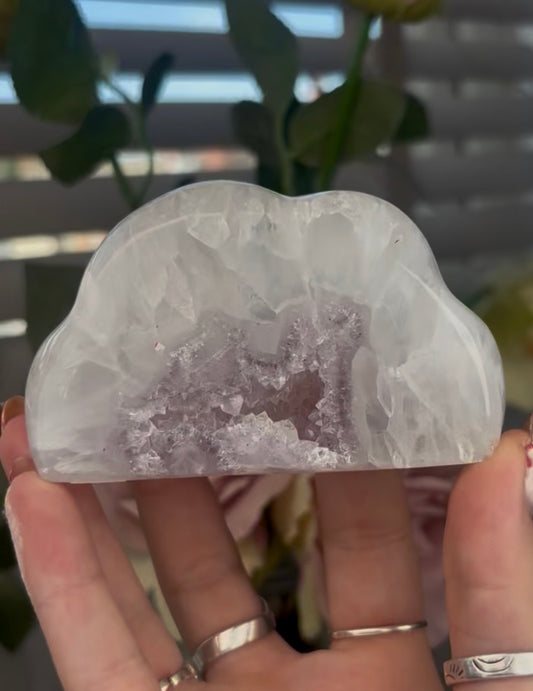 Beautiful, agate cloud with lilac amethyst druzy