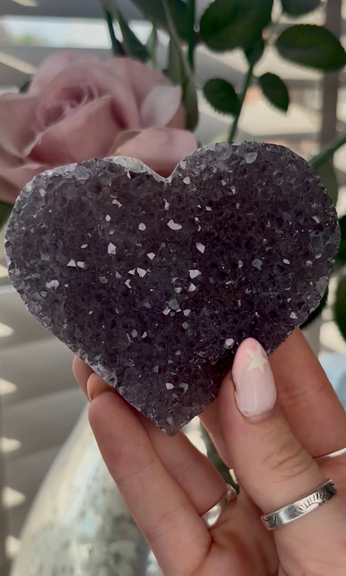 Uruguay, amethyst heart - comes with stand in purple tones