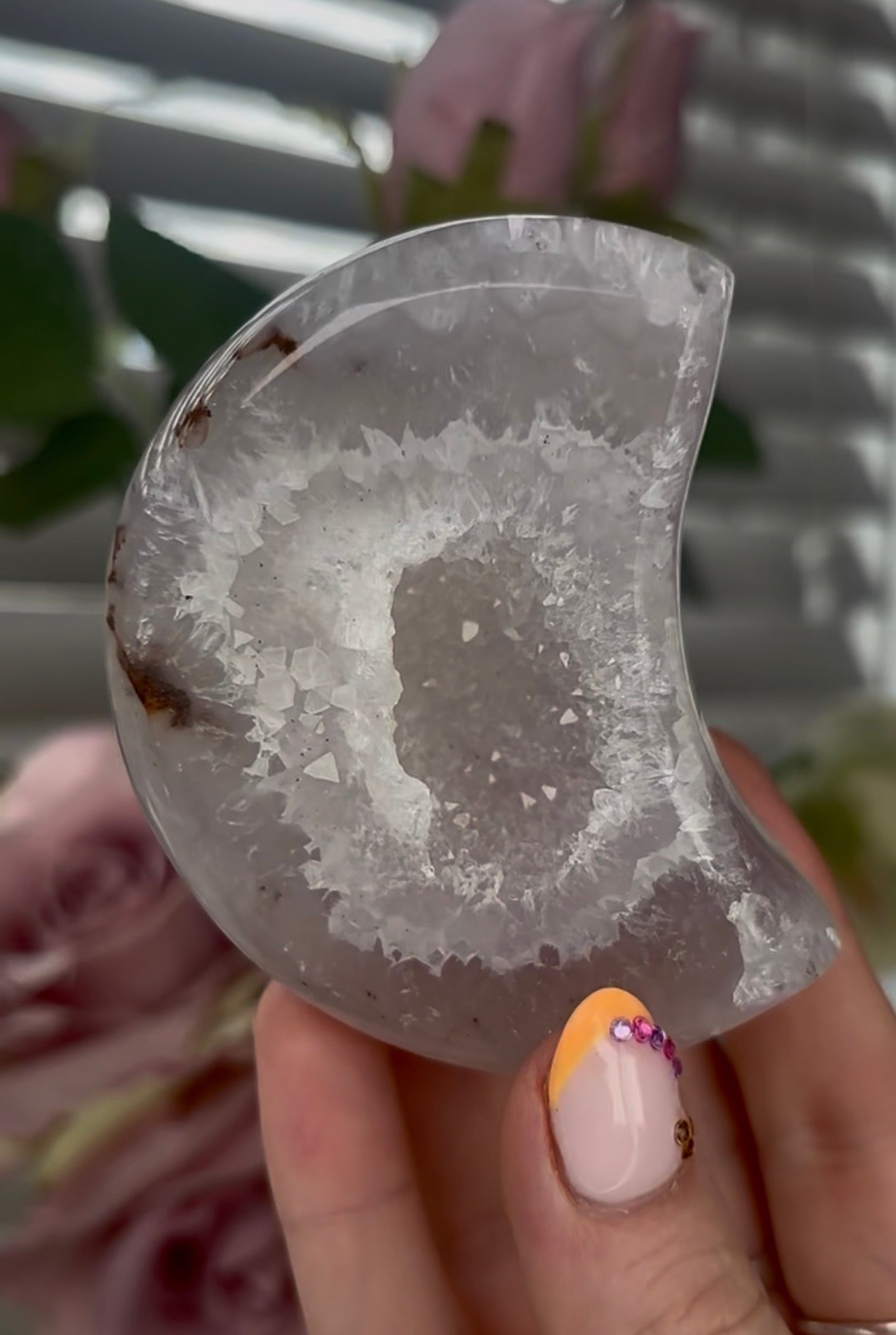 Beautiful, high quality, agate moon with druzy - stand included