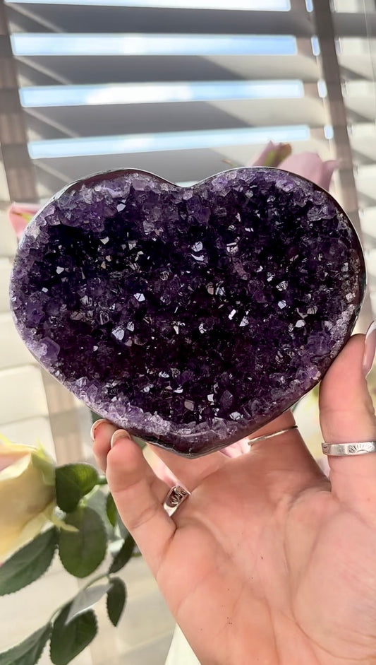 Uruguay amethyst heart - comes with stand