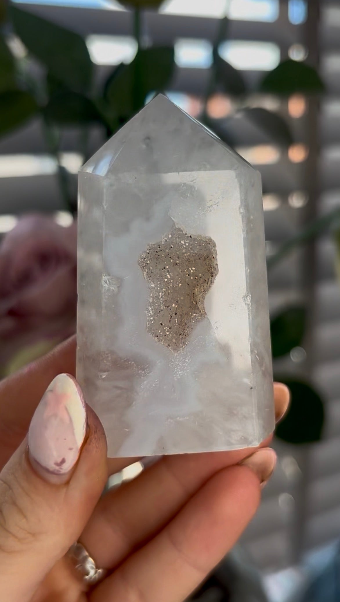 Beautiful, agate tower with druzy