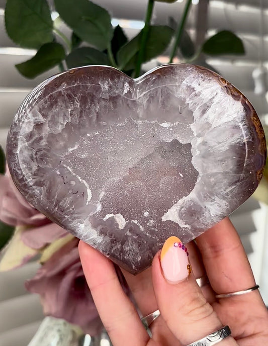 Beautiful, high grade, agate heart with druzy - stand included