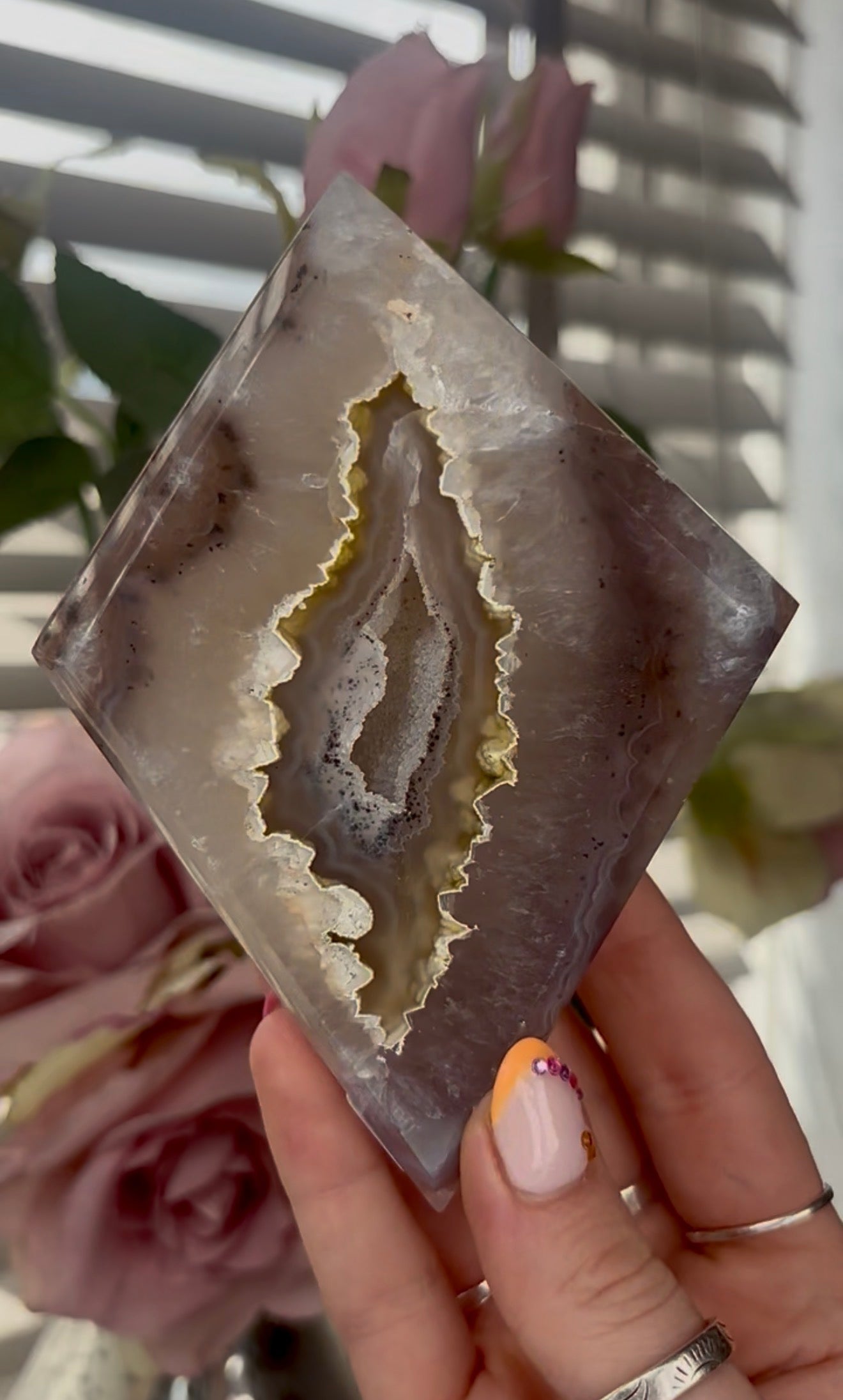 Beautiful, high quality, agate diamond  with druzy - stand included