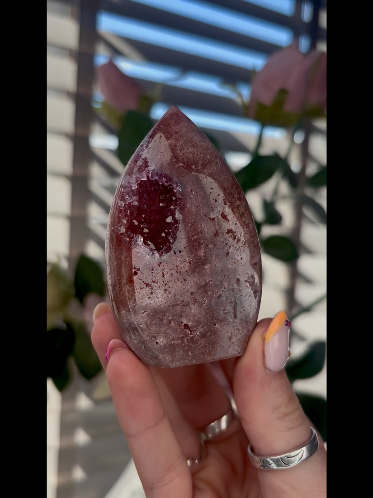 High grade, pink amethyst flame with in incredible quartz 135g (F2)
