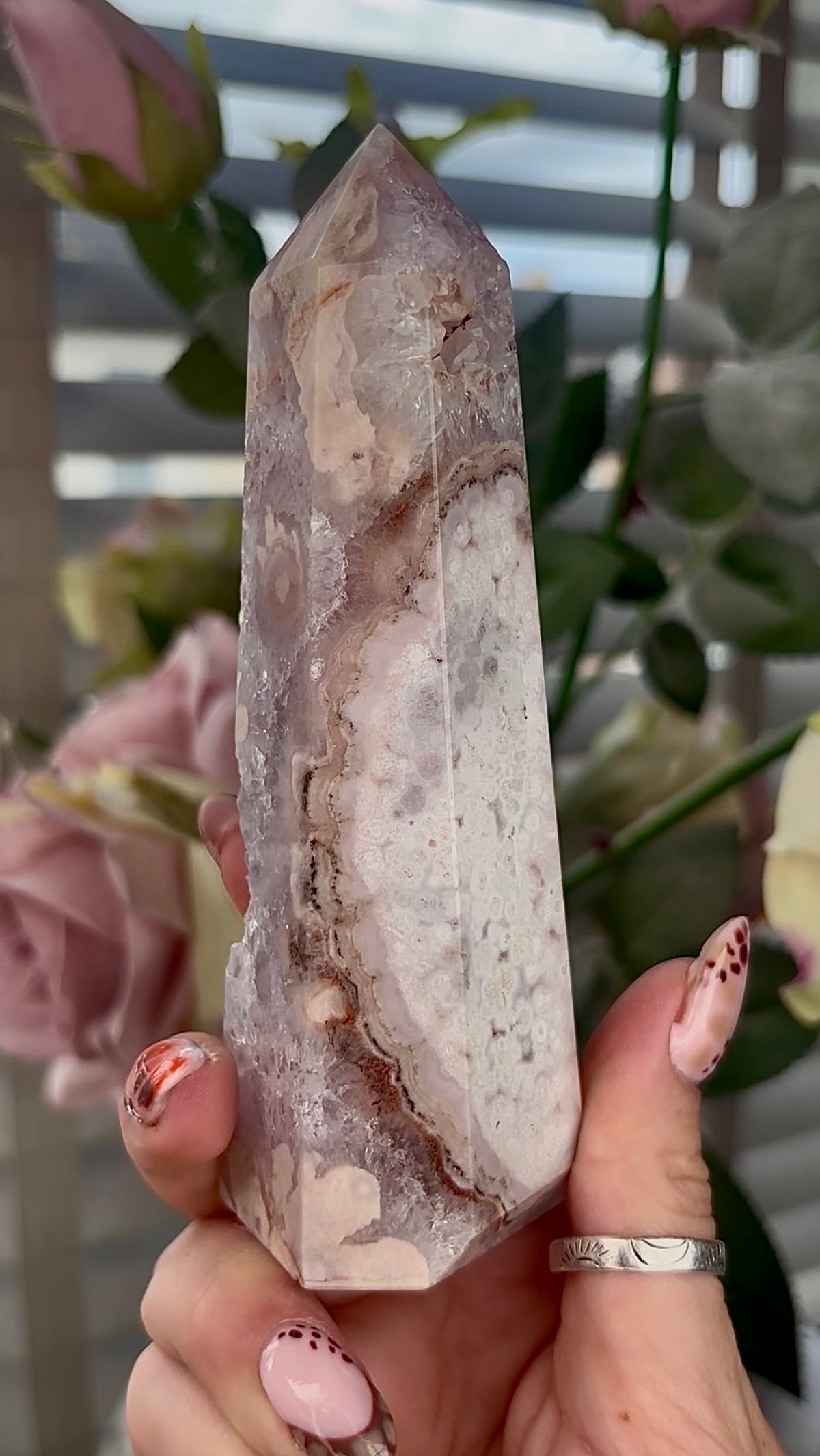 High grade, Amethyst Flower agate tower with quartz