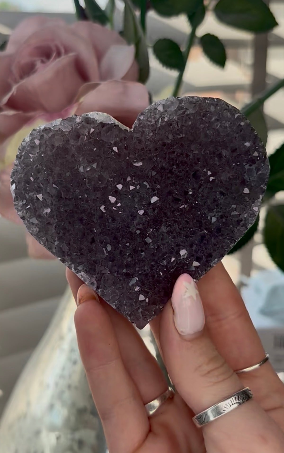 Uruguay, amethyst heart - comes with stand in purple tones